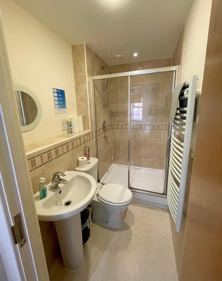 Entire Town Centre 2 Bedroom Apartment Very Close To Beach Борнмут Экстерьер фото