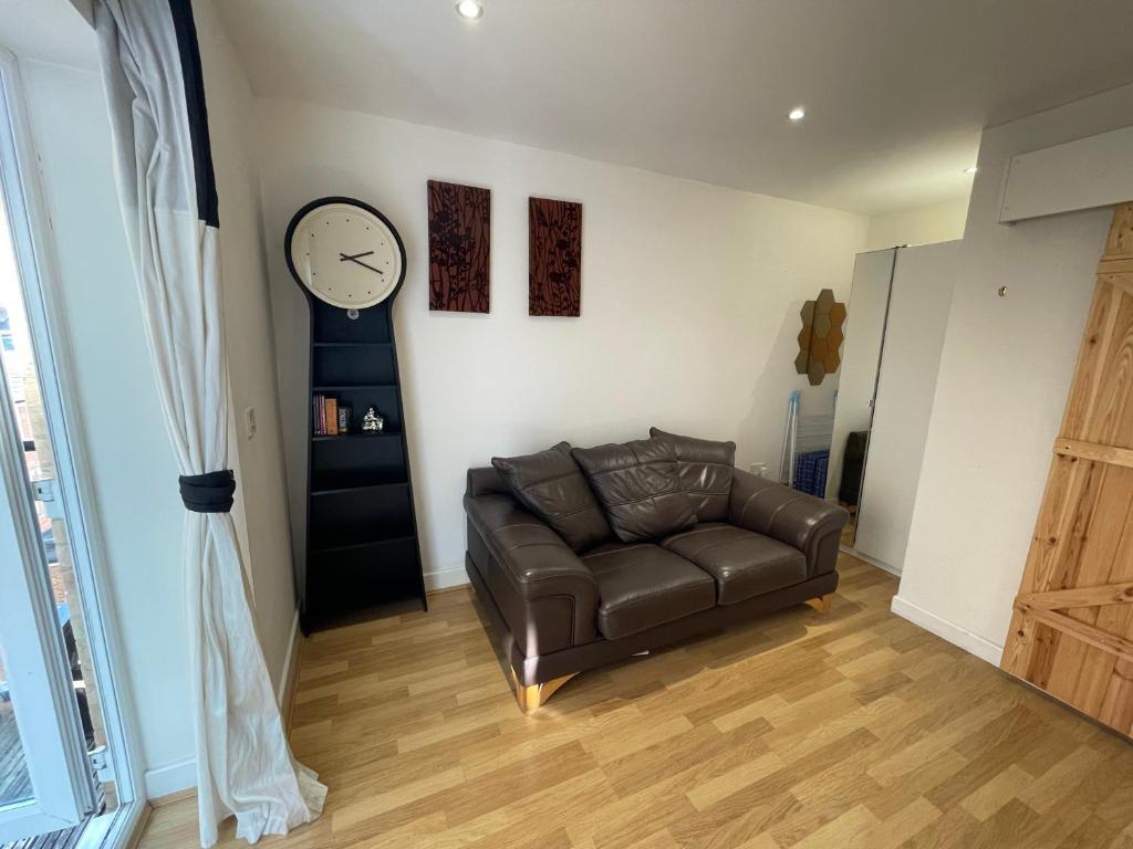 Entire Town Centre 2 Bedroom Apartment Very Close To Beach Борнмут Экстерьер фото